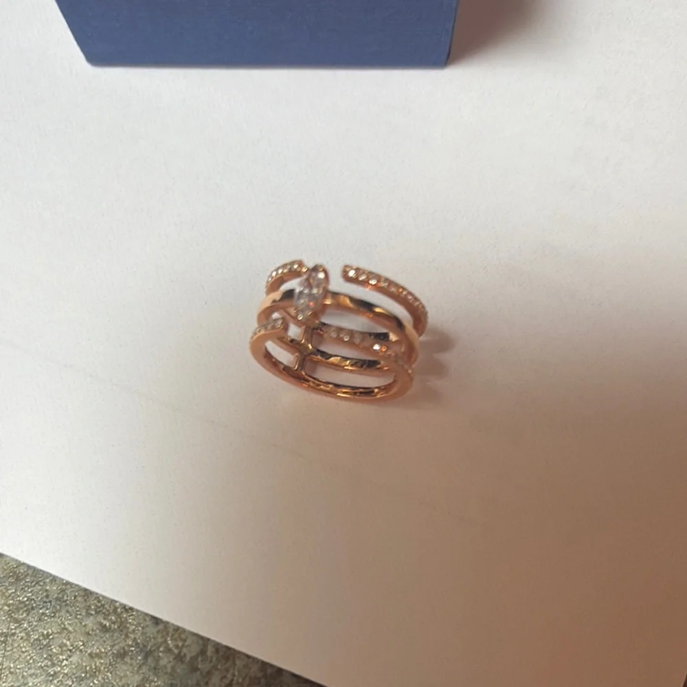 Elegant Gold Swarovski Ring - Picture 5 of 5